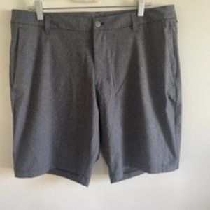 Lululemon Men's Classic Fit Oxford shorts